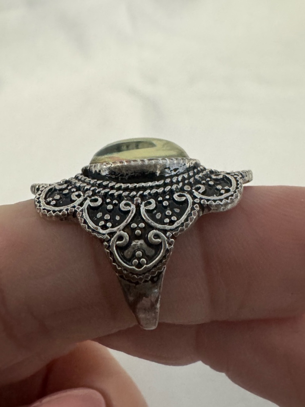 Vintage Style Filigree Ring Iridescent Cabochon Stone Silver Tone Size 6